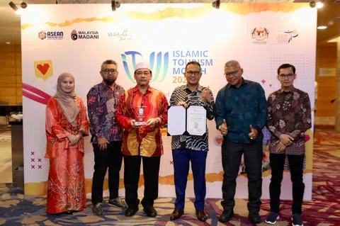 https://www.trdi.my/paya-bunga-hotel-raih-mfar-platinum-bukti-komitmen-mesra-muslim?utm_source=gemini